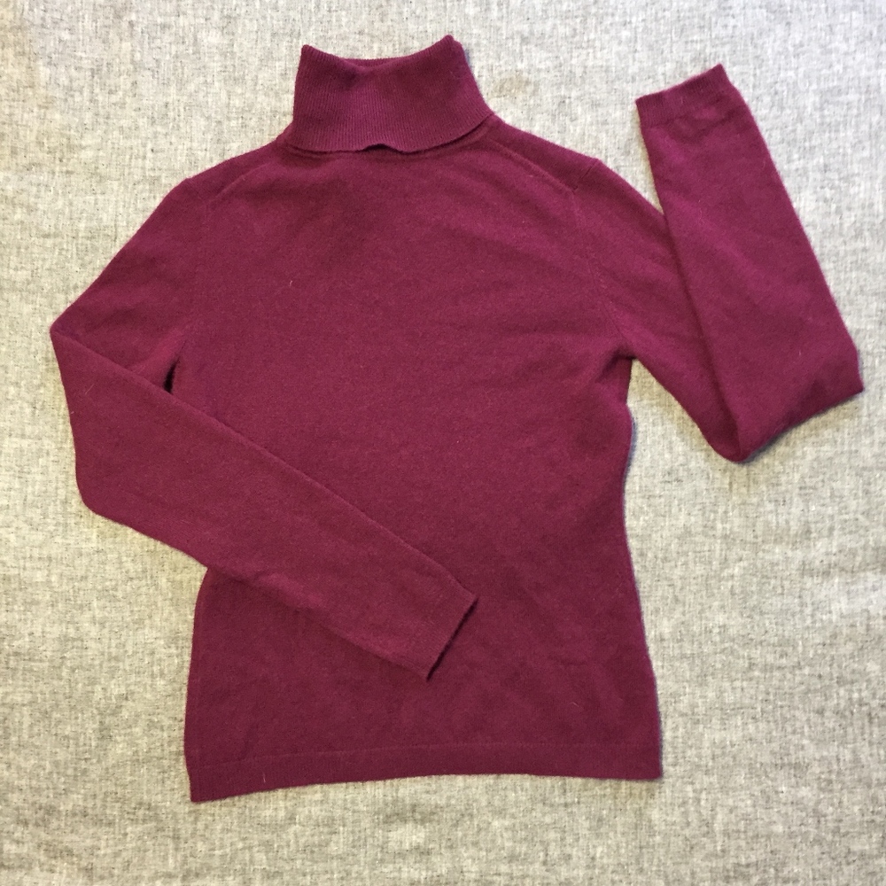 100% Cashmere Raspberry Turtle Neck - Picture 4 of 4